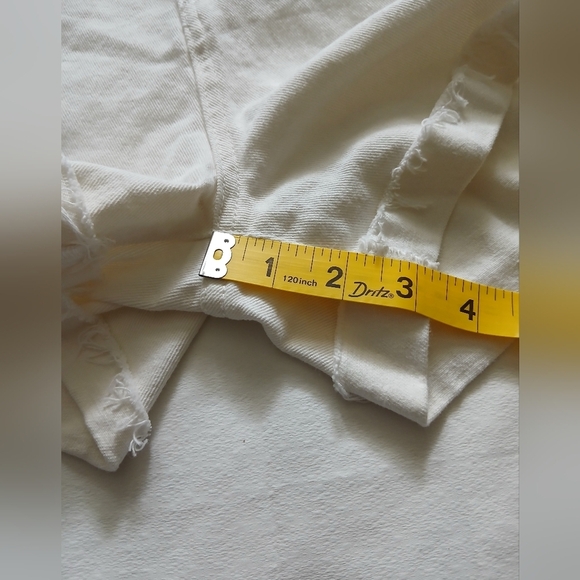 Women's Cream Button-Up Shorts‎ - Picture 7 of 12